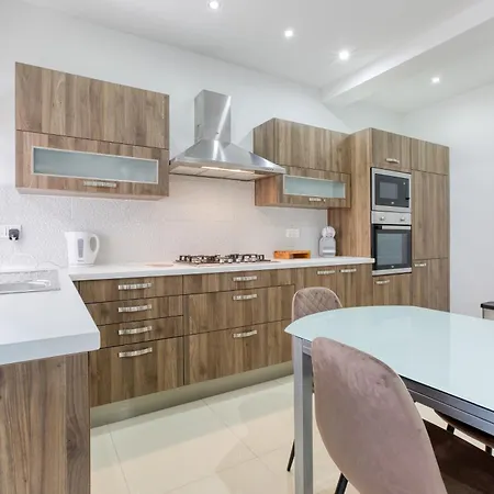 Comfy 2br In The Centre With Wifi & Ac By 360 Estates