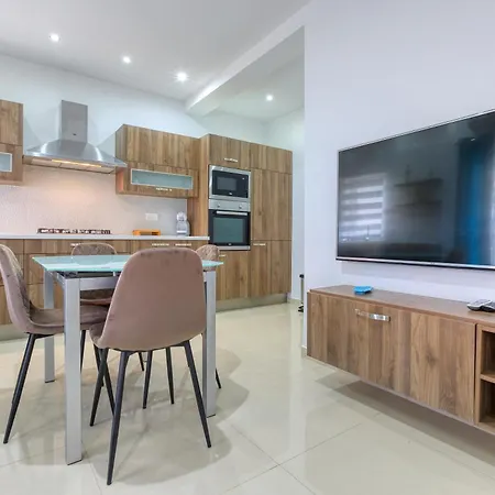 Comfy 2br In The Centre With Wifi & Ac By 360 Estates Appartement San Pawl il-Baħar