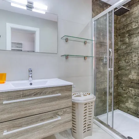 Comfy 2br In The Centre With Wifi & Ac By 360 Estates